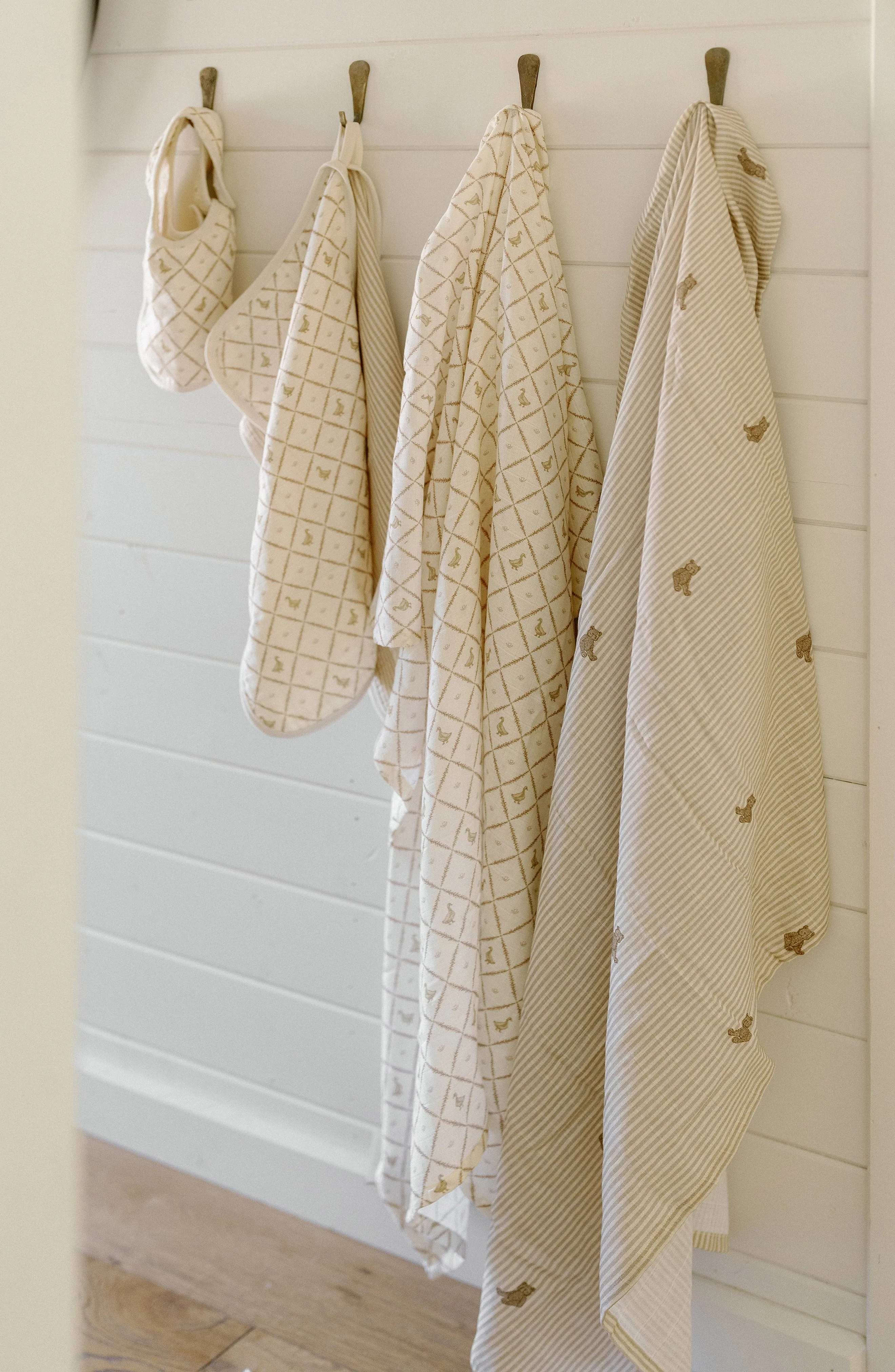 'Bear' & 'Duck' - Muslin Swaddle Blanket Set