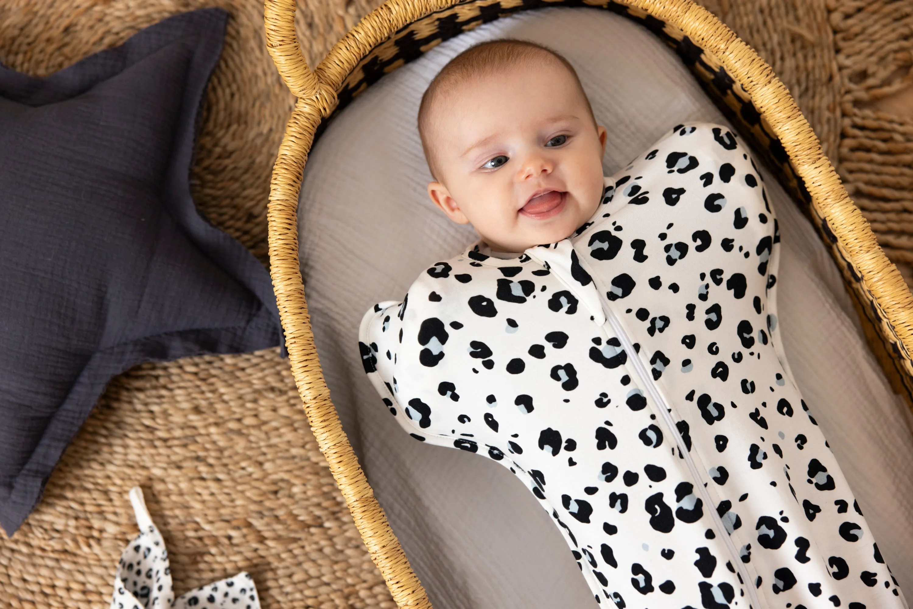 Tilouco Organic Cotton LEO Baby Swaddle